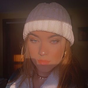 Meet your Posher, Caitlin